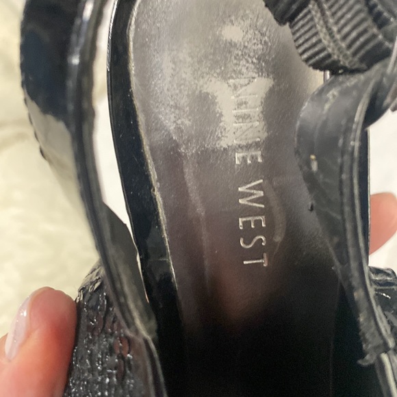 Black sequin and patent leather platform sandals . - Picture 4 of 5